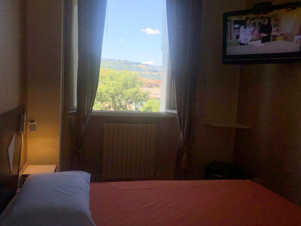 La Finestra Sul Fiume Bed & Breakfast Fossombrone Ngoại thất bức ảnh