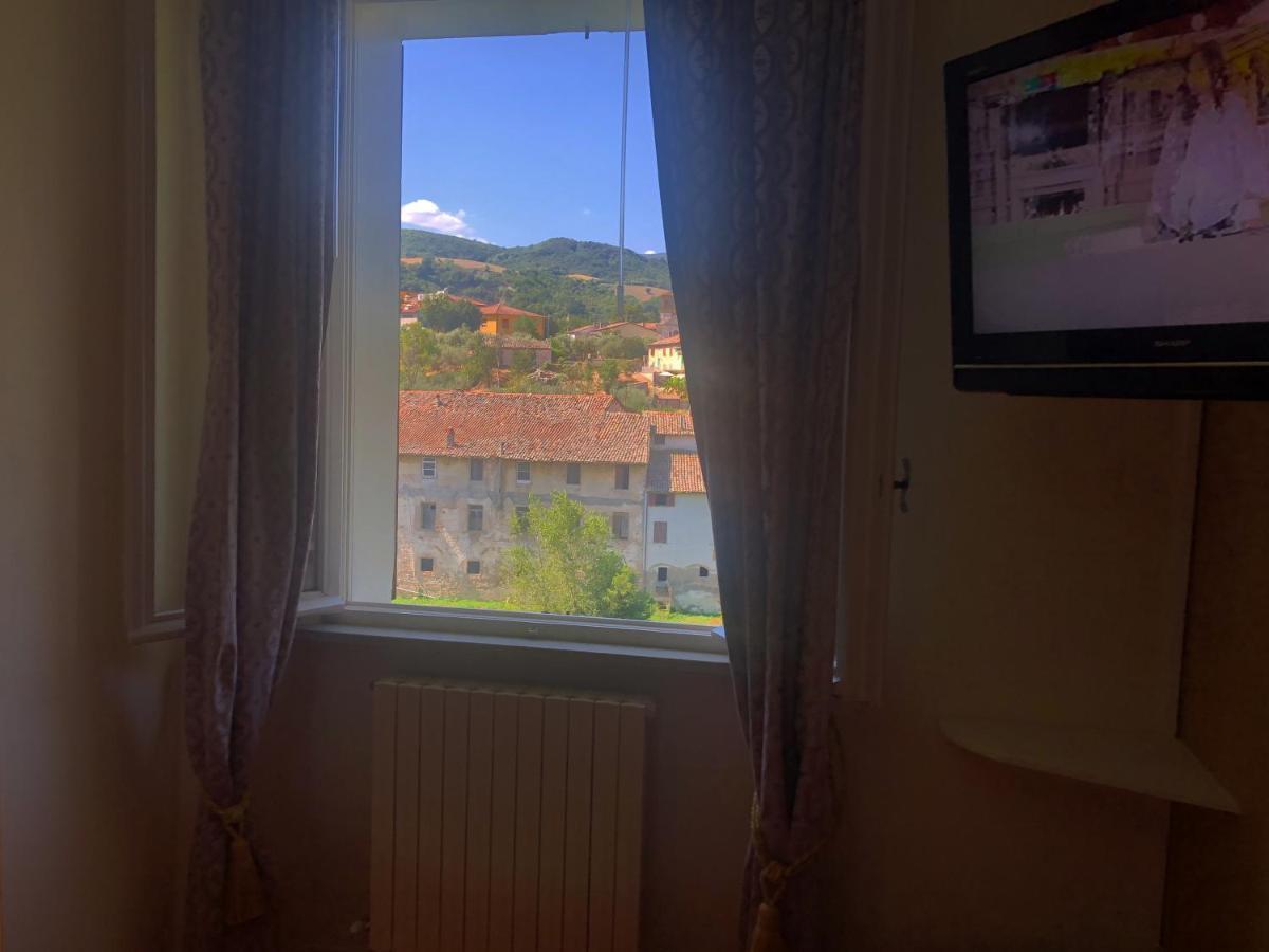 La Finestra Sul Fiume Bed & Breakfast Fossombrone Ngoại thất bức ảnh