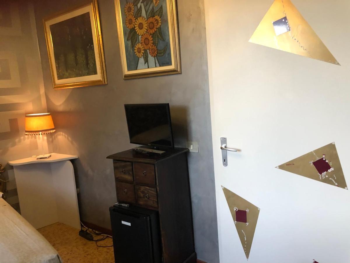 La Finestra Sul Fiume Bed & Breakfast Fossombrone Ngoại thất bức ảnh