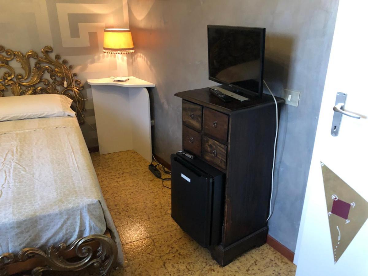 La Finestra Sul Fiume Bed & Breakfast Fossombrone Ngoại thất bức ảnh