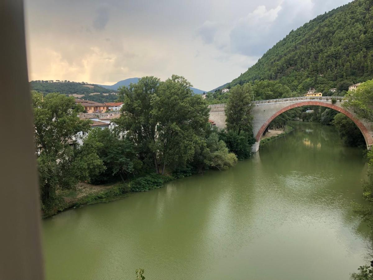La Finestra Sul Fiume Bed & Breakfast Fossombrone Ngoại thất bức ảnh